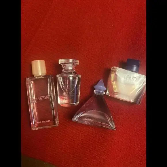 NWT - Lovely Make up Bag with 4 Bottles of Perfume - Picture 3 of 5